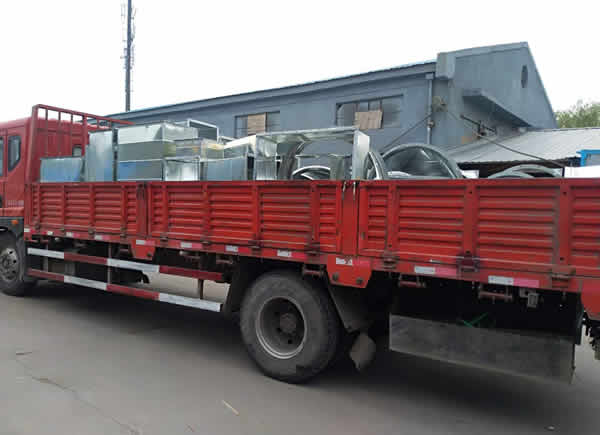 黄岛商务大厦应用我司镀锌角钢法兰成品风管