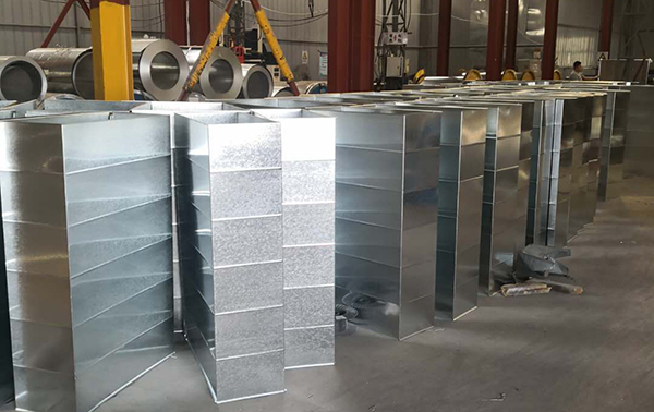 青岛西火车站安装通风管道