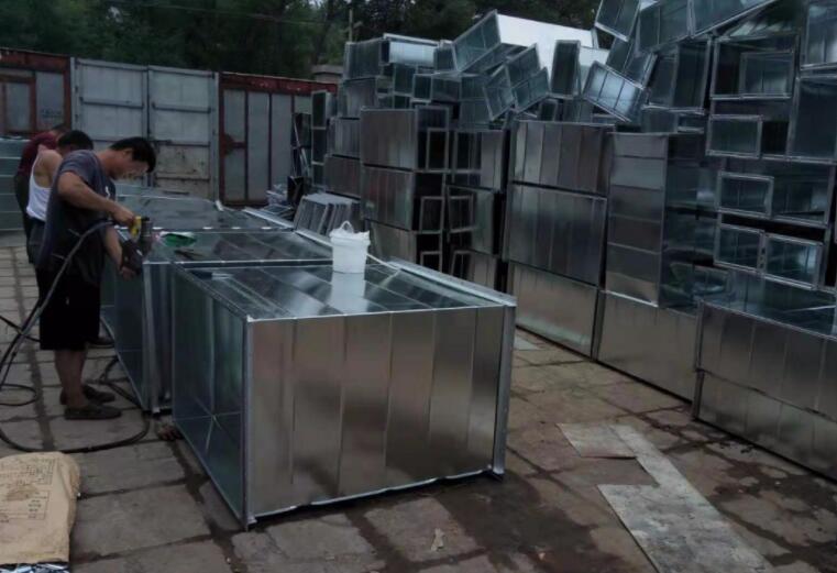 焊接车间排烟青岛<a href='/n1471/http:/p29917/pshow-299-756-7.html'><b>通风管道</b></a>施工安装完工