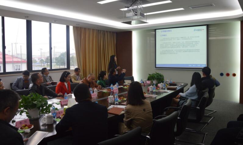 合作客户来我们青岛<a href='/n1471/http:/p29917/pshow-299-756-7.html'><b>通风管道</b></a>公司参观考察，洽谈业务