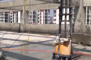 信阳楚城天街商业楼顶花架及地下室车库门静力切割拆除