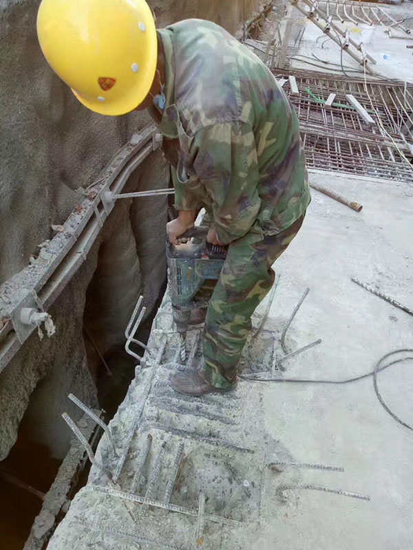 何家冲学院塔吊基础截面加大 - 香港资科免费大全