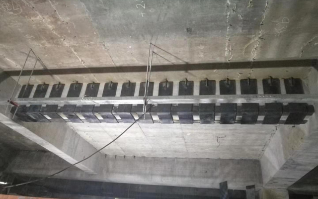 住宅底裙楼改造为商铺，包钢加固，剪力墙截面加大 - 香港资科免费大全
