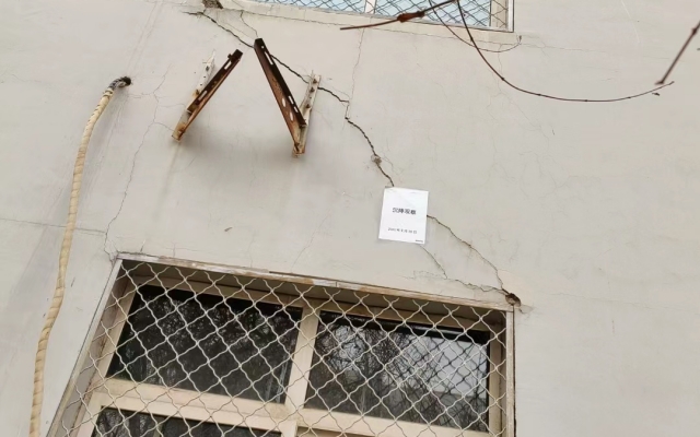 某小区地基下沉导致墙体裂缝加固 - 香港资科免费大全