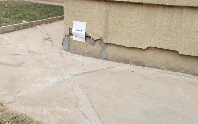 某小区地基下沉导致墙体裂缝加固 - 香港资科免费大全