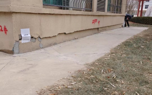 某小区地基下沉导致墙体裂缝加固 - 香港资科免费大全